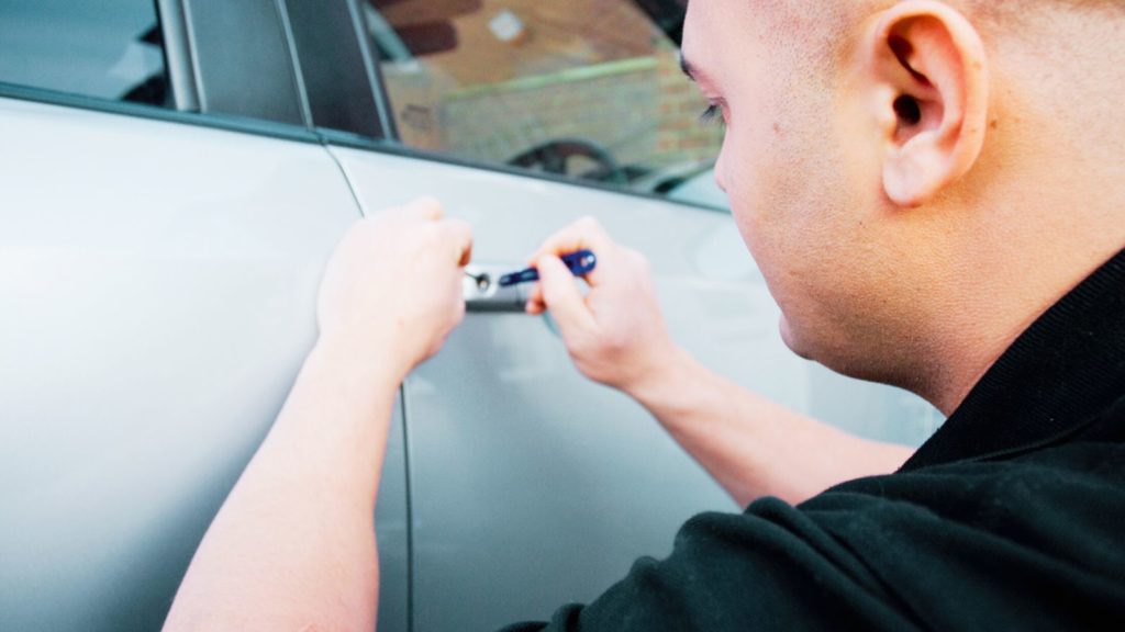 Locksmith Edmond providing emergency lockout services